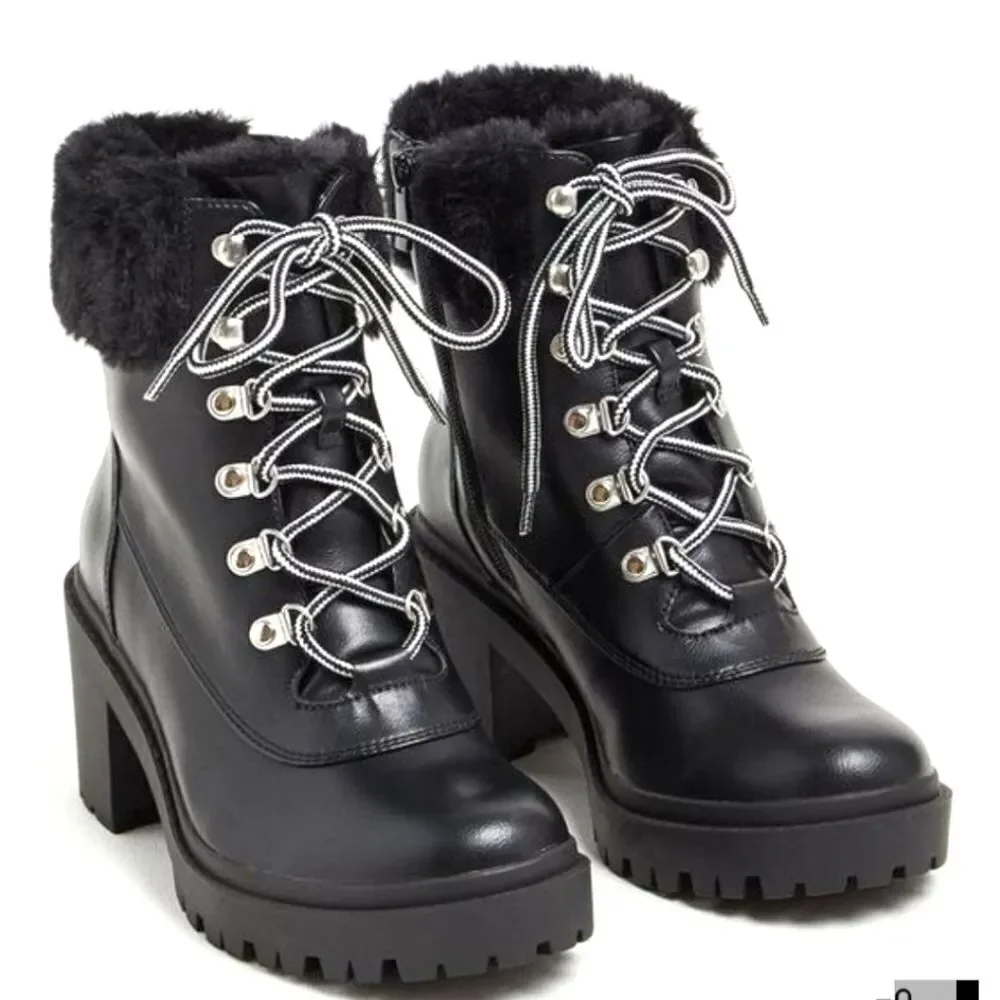 TORRID Extra wide black warm fur chunky winter Bootie (WW) 9.5 W NEW IN BOX
